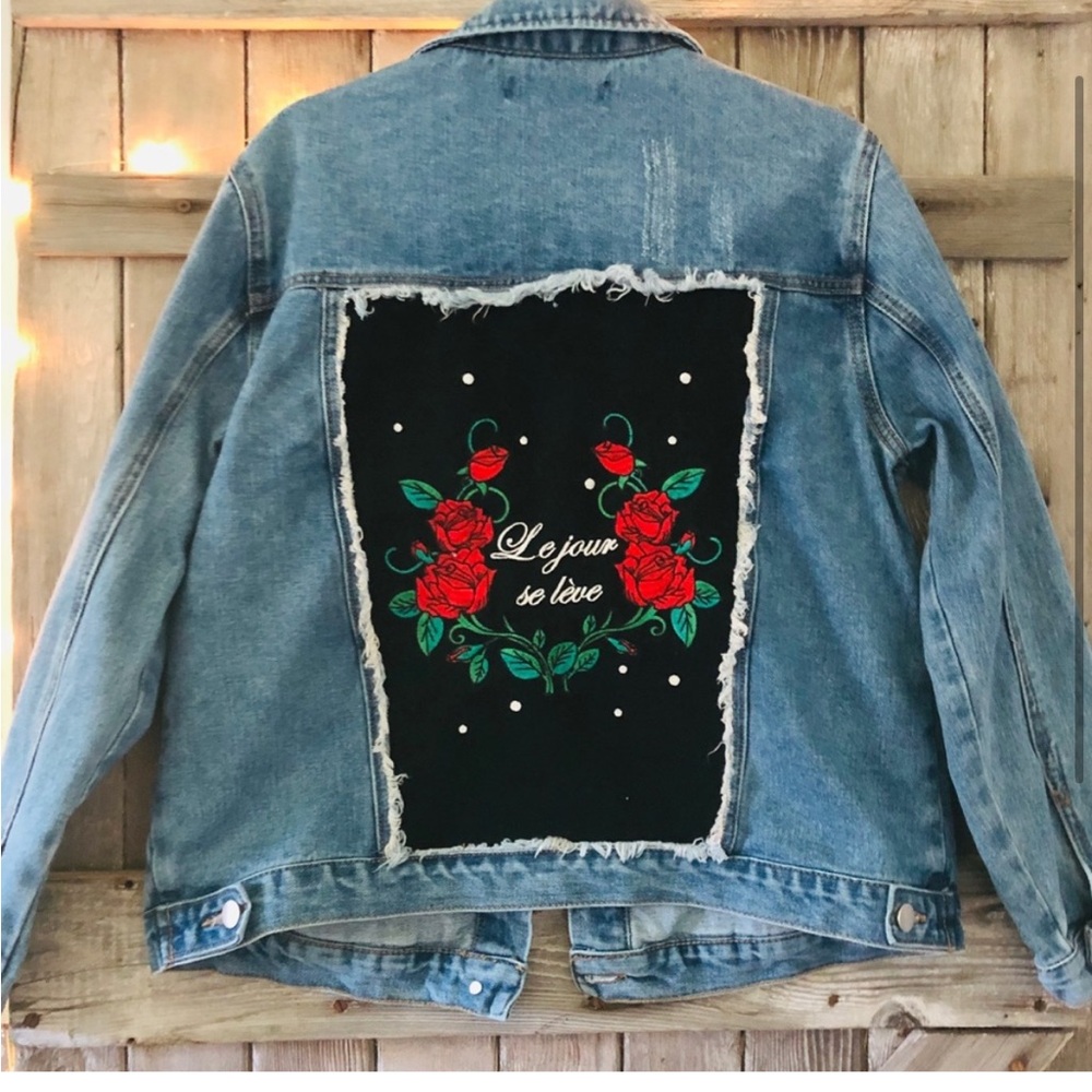 Floral l’Amour Rose 🌹
Embroidered Distressed
Denim Jacket S-M Boho Festival - Picture 5 of 15